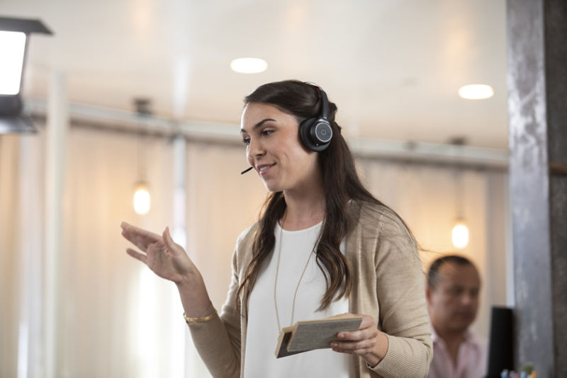 Auriculares USB-C Poly Voyager 4310 con certificación de Microsoft Teams +  adaptador BT700